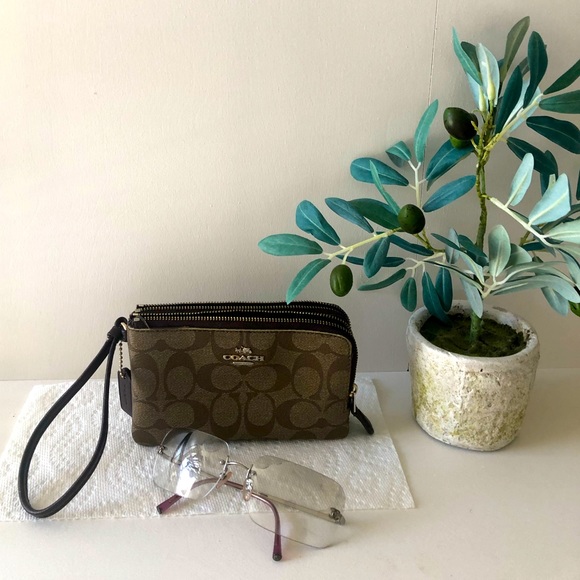 Coach Handbags - 🌟COACH WRISTLET🌟